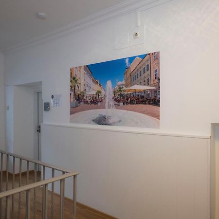Cityhotel Am Domplatz Self-Checkin Klagenfurt am Woerthersee Exterior foto
